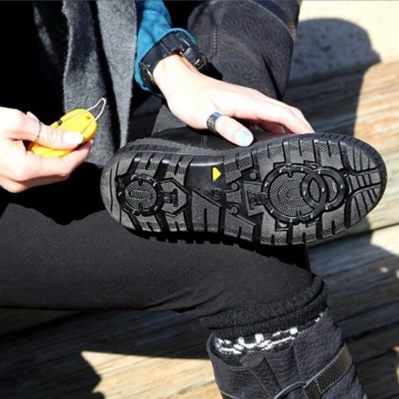 NEW w/o tags- OTBT Women's Brown Boots - Picture 3 of 10